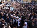 تشییع پیکرحاج مجید یونسیان بر روی دستان مردم شاهرود