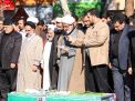 تشییع پیکرحاج مجید یونسیان بر روی دستان مردم شاهرود